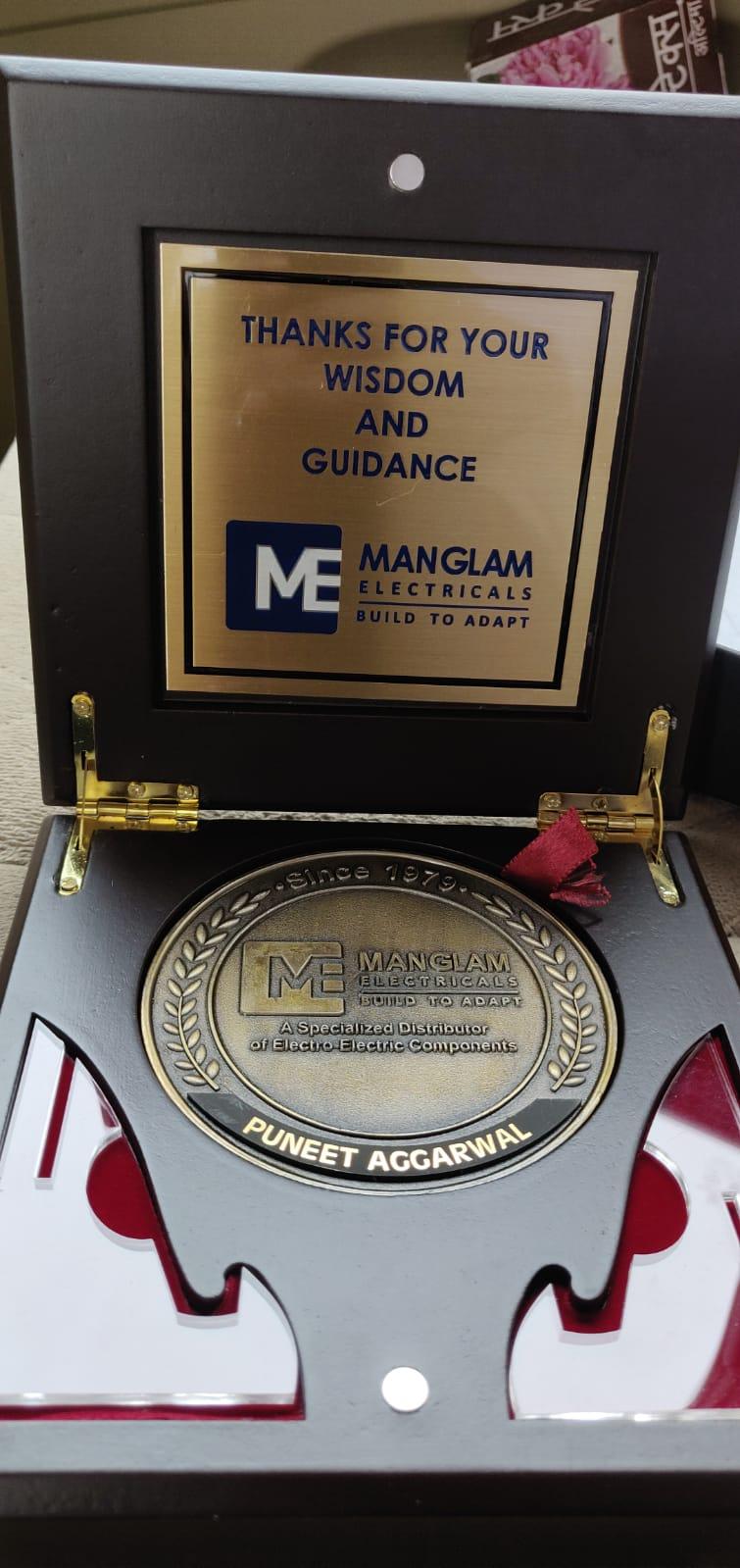 Felicitation from Manglam Electricals - Memento Awarded to Puneet Aggarwal - Founder of 7 dot 2 IT Consulting